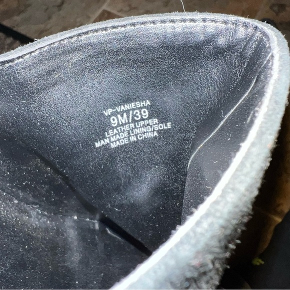 Womens Vince Camuto Vaniesha Black Suede Ankle Heeled Bootie Size 9M/39 - Picture 4 of 14